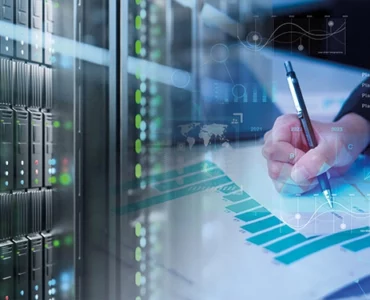 In der Green-ICT-Studie bilden die Experten des Fraunhofer IZM die Energieentwicklung und den CO2-Fußabdruck von der IKT in Deutschland in drei Szenarien basierend auf dem Energiemix ab. | © stock.adobe-tonefotografia | stock.adobe-railwayfx